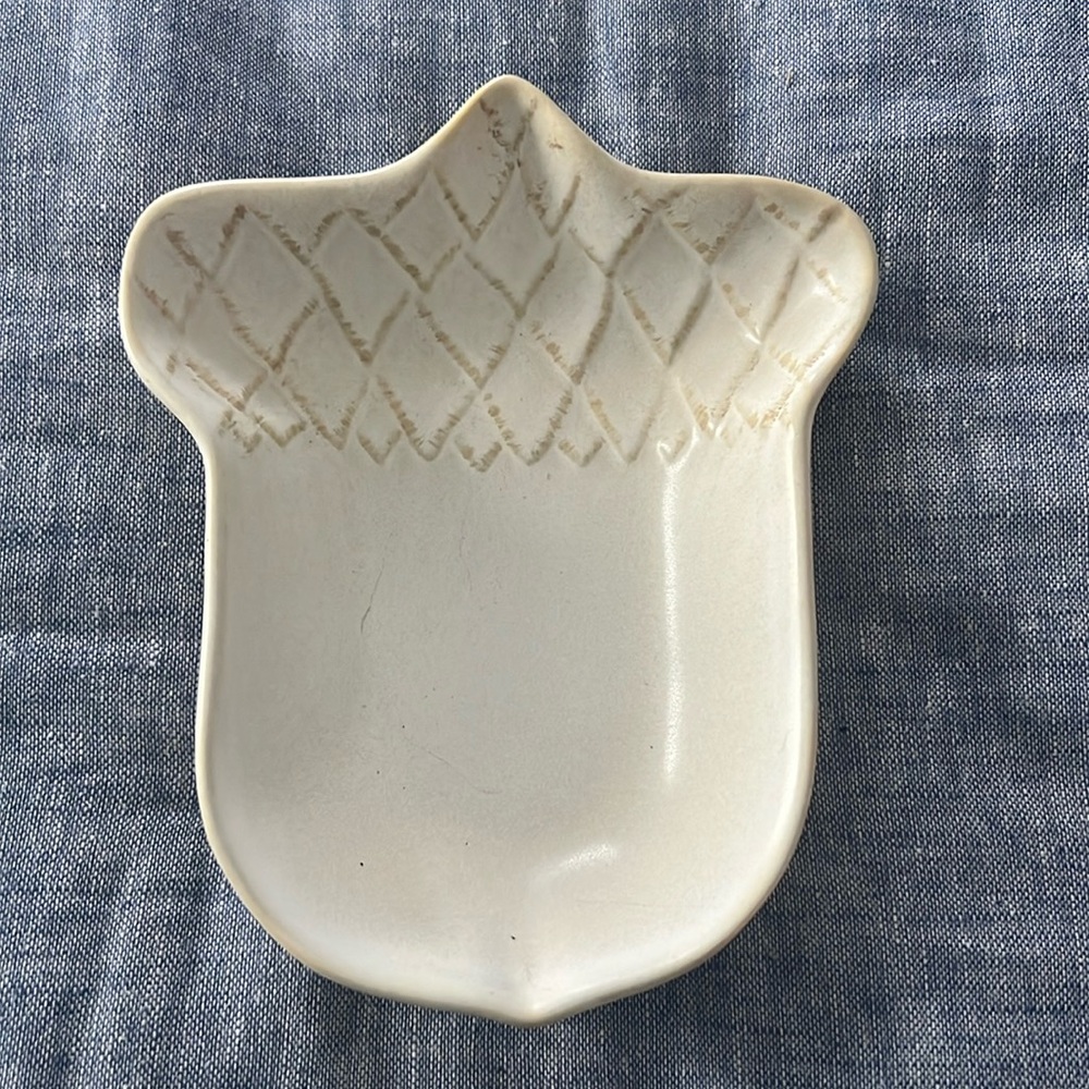 Potterybarn decorative acorn bowl